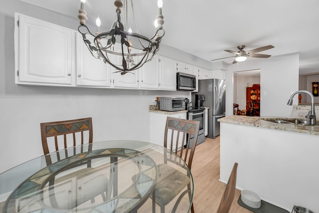 13253 S Oak Ridge Trl Unit 2B, Palos Heights, IL 60463 - dining room with a chandelier, light wood-style floors, and a ceiling fan