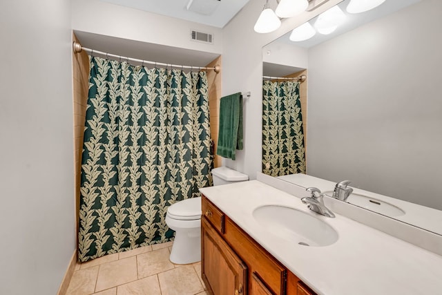 13253 S Oak Ridge Trl Unit 2B, Palos Heights, IL 60463 - full bathroom featuring toilet, vanity, tile patterned floors, and curtained shower