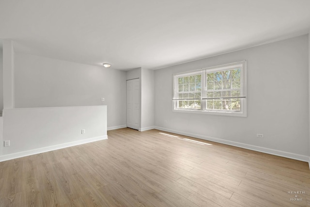 1206 Spur Ct Unit 1206, Wheeling, IL 60090 - unfurnished room with wood finished floors and baseboards
