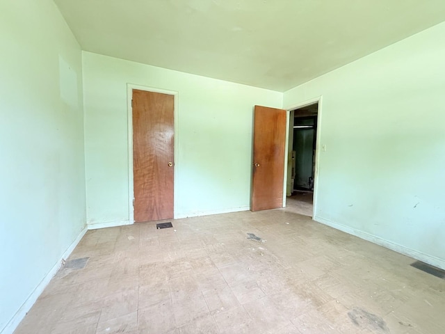 2804 Old Oak Dr, Mchenry, IL 60050 - unfurnished room featuring baseboards