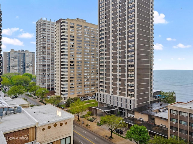 6118 N Sheridan Rd Unit 1003, Chicago, IL 60660 - view of apartment building / complex featuring a water view and a view of city