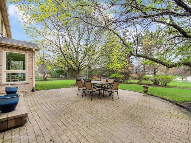 1000 Surrey Ln, Itasca, IL 60143 - view of patio with outdoor dining area