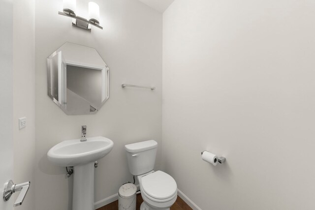 515 Watercress Dr, Aurora, IL 60504 - bathroom featuring toilet and baseboards