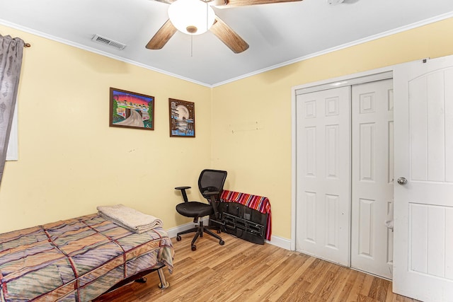 336 Niagara St, Park Forest, IL 60466 - bedroom with light wood-style flooring, crown molding, a closet, baseboards, and ceiling fan