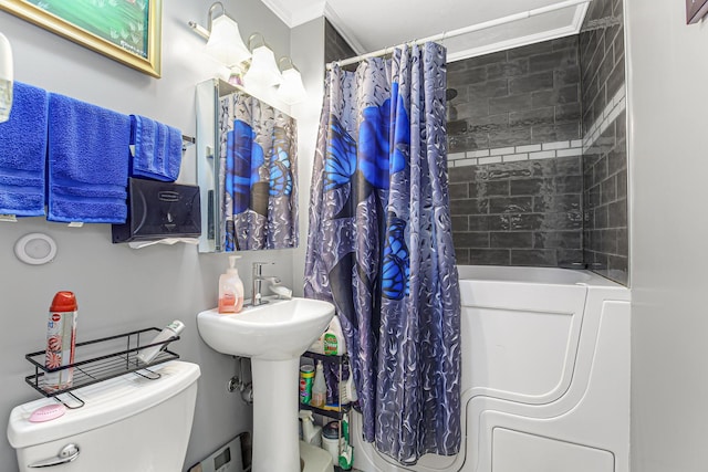 336 Niagara St, Park Forest, IL 60466 - full bathroom featuring toilet, ornamental molding, and shower / bath combo with shower curtain