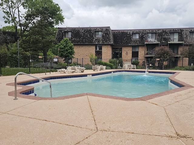 2 Oak Creek Dr Unit 3207, Buffalo Grove, IL 60089 - community pool featuring a patio