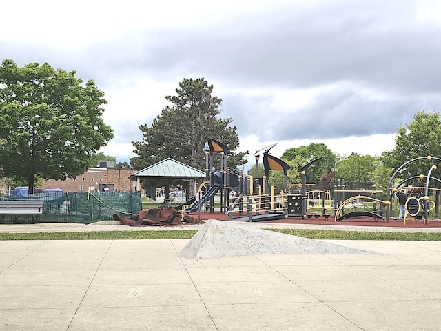 2 Oak Creek Dr Unit 3207, Buffalo Grove, IL 60089 - community playground featuring a gazebo