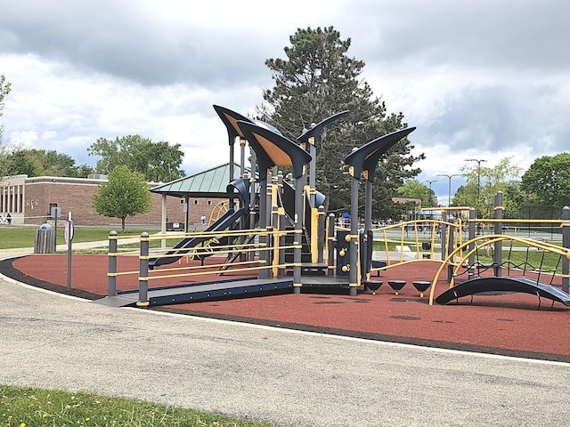 2 Oak Creek Dr Unit 3207, Buffalo Grove, IL 60089 - view of community jungle gym