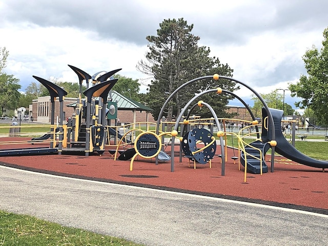 2 Oak Creek Dr Unit 3207, Buffalo Grove, IL 60089 - view of community jungle gym