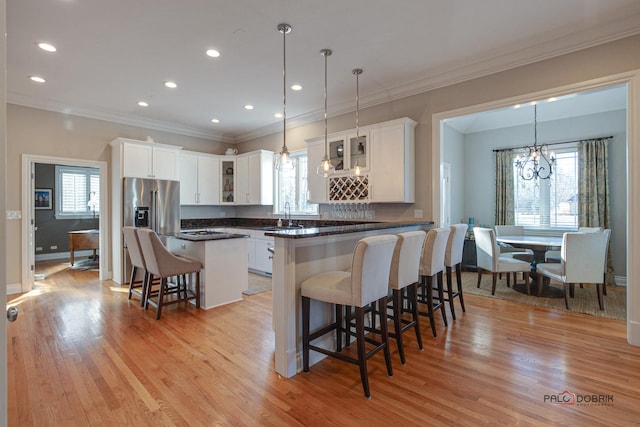 38868 Oakcrest Ln, Wadsworth, IL 60083 - kitchen featuring a chandelier, a breakfast bar, a sink, white cabinetry, and recessed lighting