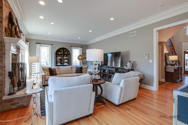 38868 Oakcrest Ln, Wadsworth, IL 60083 - living room featuring light wood-type flooring, recessed lighting, baseboards, and crown molding