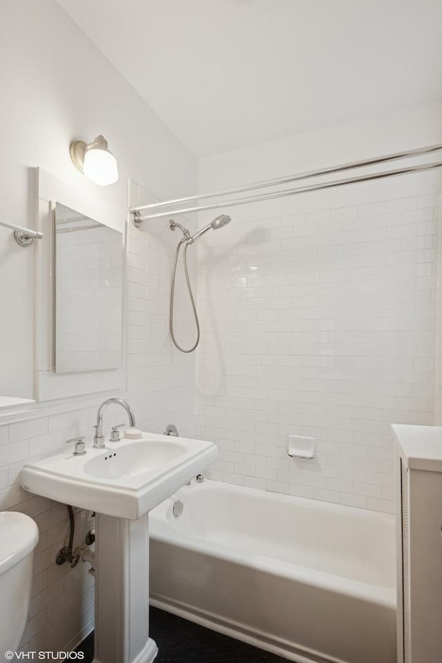 1620 W Olive Ave Unit 3A, Chicago, IL 60660 - bathroom featuring toilet, tub / shower combination, and tile walls