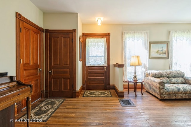 128 Forest Ave, Riverside, IL 60546 - entryway with wood finished floors and baseboards