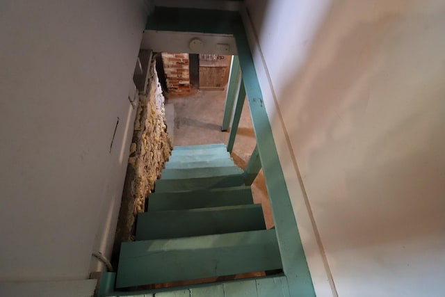 4977 N Mount Vernon Rd, Forreston, IL 61030 - view of staircase