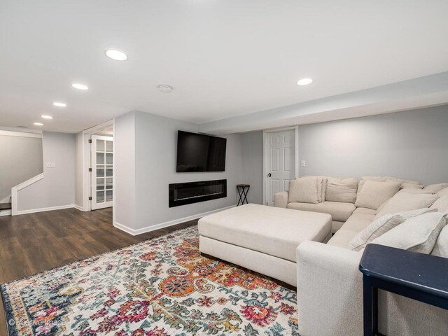 421 S River Rd, Naperville, IL 60540 - living area featuring wood finished floors, recessed lighting, baseboards, and a glass covered fireplace