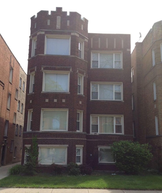7965 S Phillips Ave, Chicago, IL 60617 - photo 2