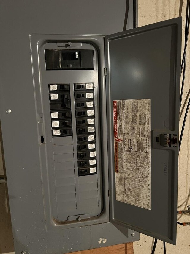 7750 Northfield Ln, Tinley Park, IL 60487 - utility room featuring electric panel
