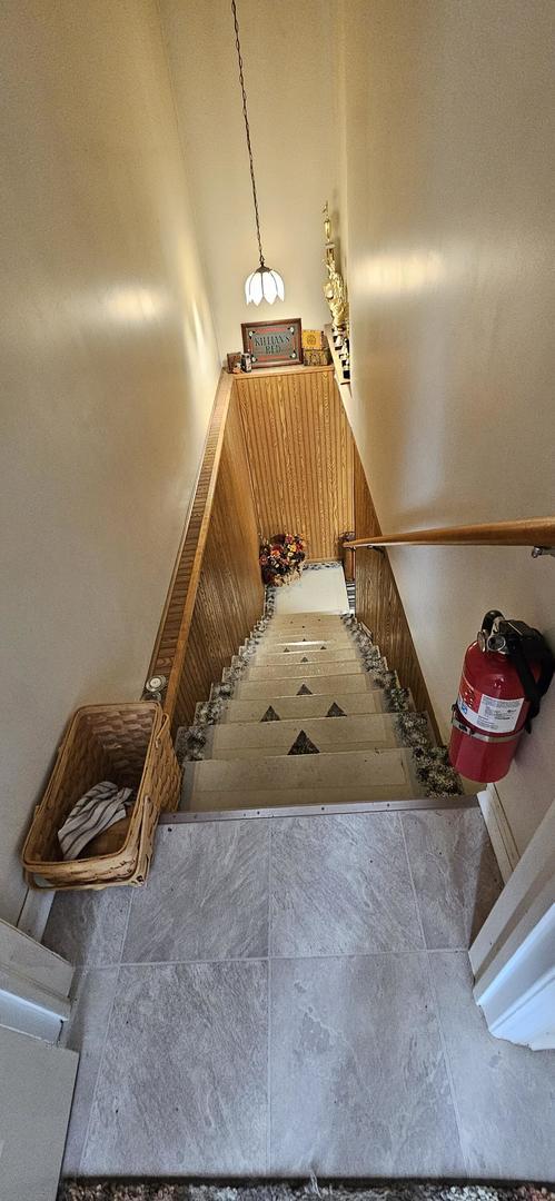 973 Willowbrook Dr, Wheeling, IL 60090 - view of staircase