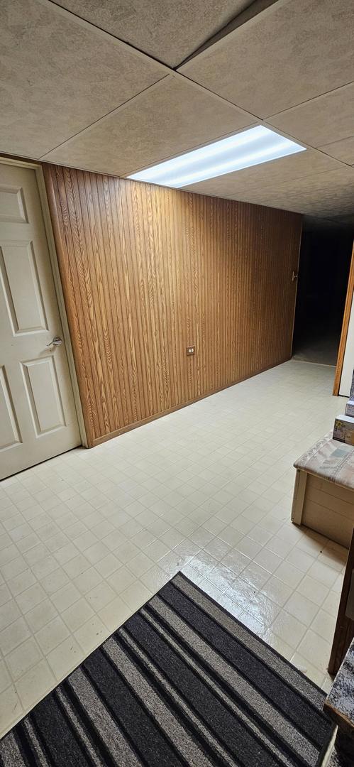 973 Willowbrook Dr, Wheeling, IL 60090 - finished basement with wooden walls