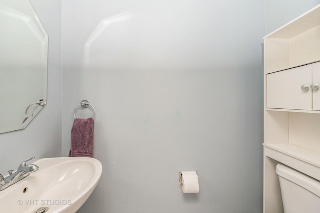 221 Wedgewood Cir, Lake In The Hills, IL 60156 - half bathroom featuring a sink and toilet