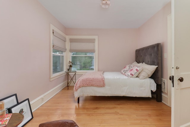 2013 E Taylor St, Bloomington, IL 61701 - bedroom featuring light wood finished floors and baseboards
