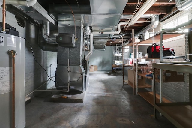 2013 E Taylor St, Bloomington, IL 61701 - unfinished below grade area featuring gas water heater