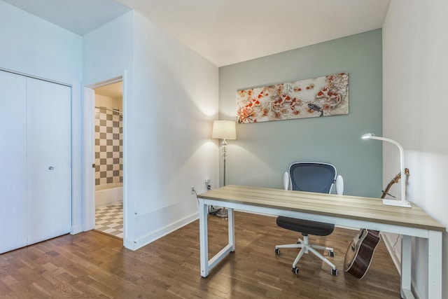 1629 S Prairie Ave Unit 1503, Chicago, IL 60616 - office space featuring wood finished floors and baseboards