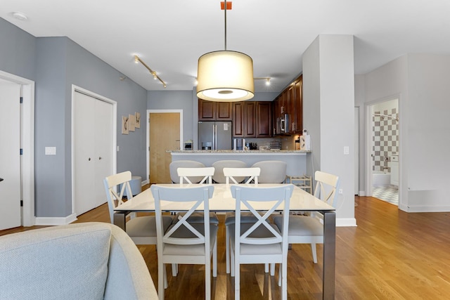 1629 S Prairie Ave Unit 1503, Chicago, IL 60616 - dining area with light wood-style flooring, baseboards, and track lighting