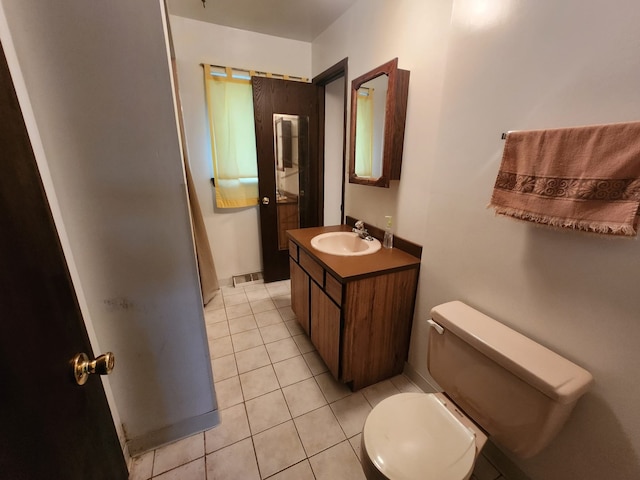 845 Muskegon Ave, Calumet City, IL 60409 - bathroom with vanity, tile patterned floors, toilet, and baseboards