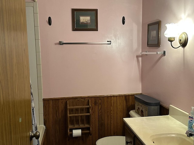 9669 Garden Plain Rd, Morrison, IL 61270 - full bath with toilet, vanity, wainscoting, and shower / bath combination