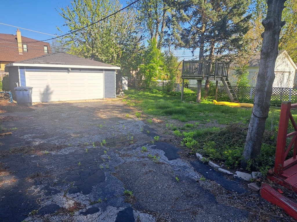 933 Mason Ln, Des Plaines, IL 60016 - view of yard with an outdoor structure and a garage