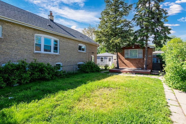 3924 W Greenleaf Ave, Lincolnwood, IL 60712 - view of yard featuring a deck