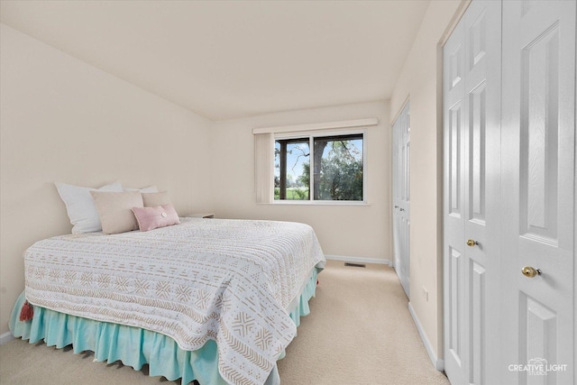 937 Huntington Dr, Elk Grove Village, IL 60007 - bedroom with light carpet and baseboards
