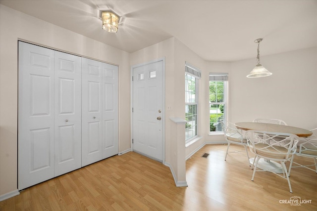 937 Huntington Dr, Elk Grove Village, IL 60007 - foyer entrance with light wood finished floors and baseboards