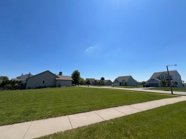 1313 Oakmont Ct, Sandwich, IL 60548