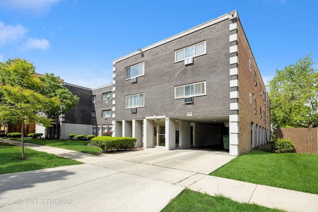 914 N Austin Blvd Unit B10, Oak Park, IL 60302 - view of building exterior with a carport and concrete driveway