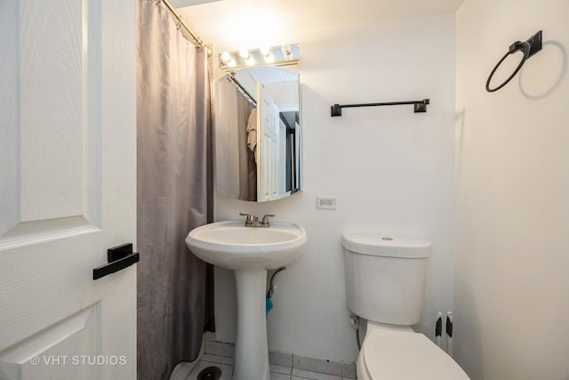 914 N Austin Blvd Unit B10, Oak Park, IL 60302 - full bath with toilet and tile patterned floors