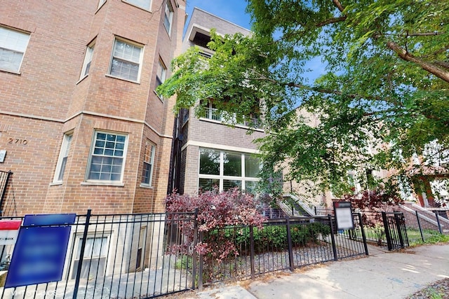 2712 N Artesian Ave Unit 3, Chicago, IL 60647 - view of property featuring a fenced front yard