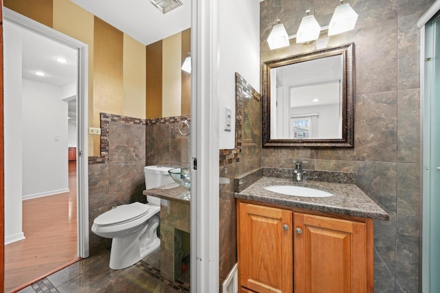 975 Patriot Ln, Hoffman Estates, IL 60192 - half bath featuring tile walls, toilet, and vanity