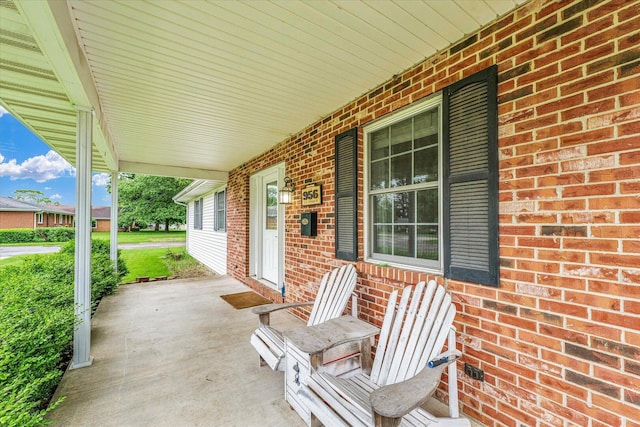 956 E Orleans St, Paxton, IL 60957 - view of covered porch
