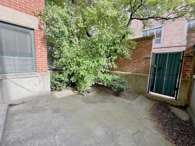 727 S Ashland Ave Unit C, Chicago, IL 60607 - view of patio / terrace with a gate