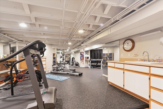 10348 Woburn Ct, Orland Park, IL 60462 - workout area with a sink