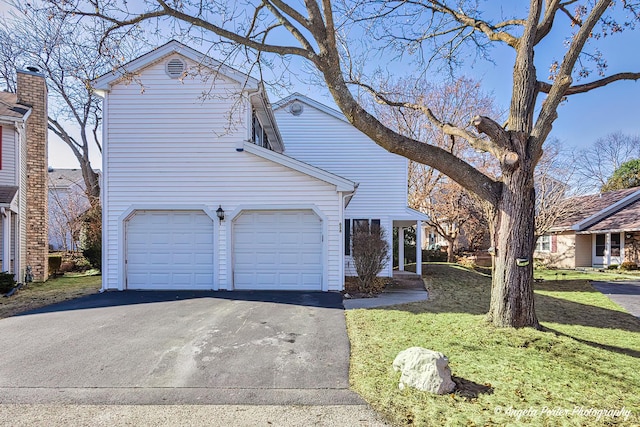 638 Dordan Ct, Gurnee, IL 60031 - traditional-style home featuring asphalt driveway, an attached garage, and a front yard