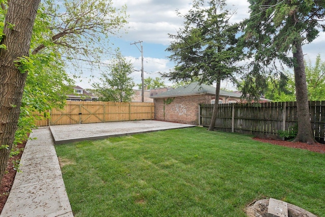 8019 S Bishop St, Chicago, IL 60620 - view of yard with a patio area