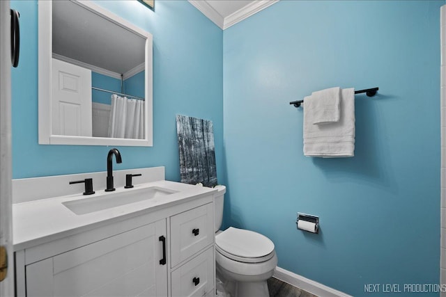 1839 Tamahawk Ln, Naperville, IL 60564 - bathroom with ornamental molding, toilet, vanity, baseboards, and curtained shower