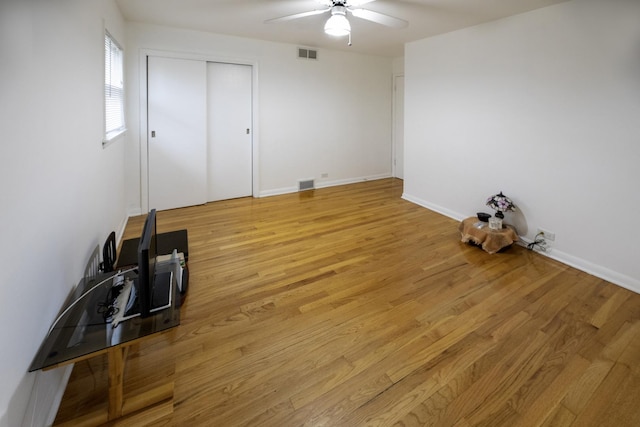 1065 Irwin Ave, Des Plaines, IL 60018 - unfurnished bedroom featuring light wood-style floors, a ceiling fan, baseboards, and a closet