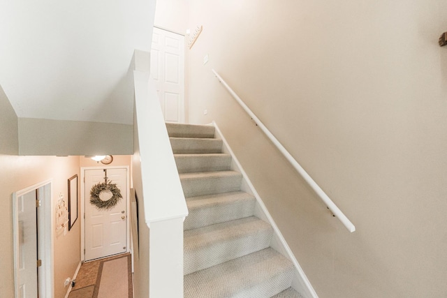 601 Pheasant Trl, Saint Charles, IL 60174 - view of stairway