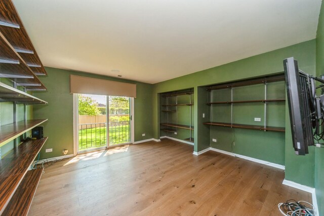 3950 Dundee Rd Unit 101, Northbrook, IL 60062 - unfurnished room featuring wood finished floors and baseboards