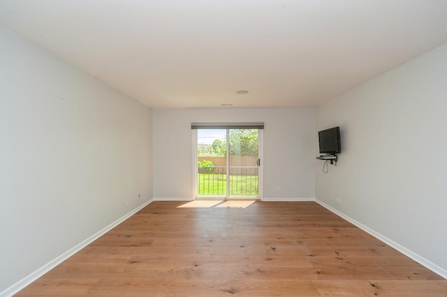3950 Dundee Rd Unit 101, Northbrook, IL 60062 - empty room featuring light wood-style floors and baseboards