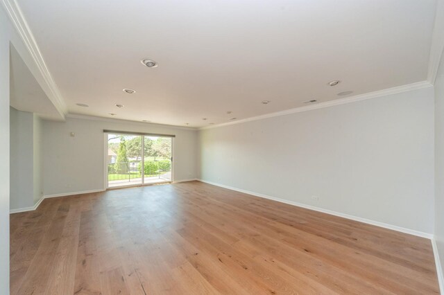 3950 Dundee Rd Unit 101, Northbrook, IL 60062 - unfurnished room featuring crown molding, baseboards, light wood-style floors, and recessed lighting
